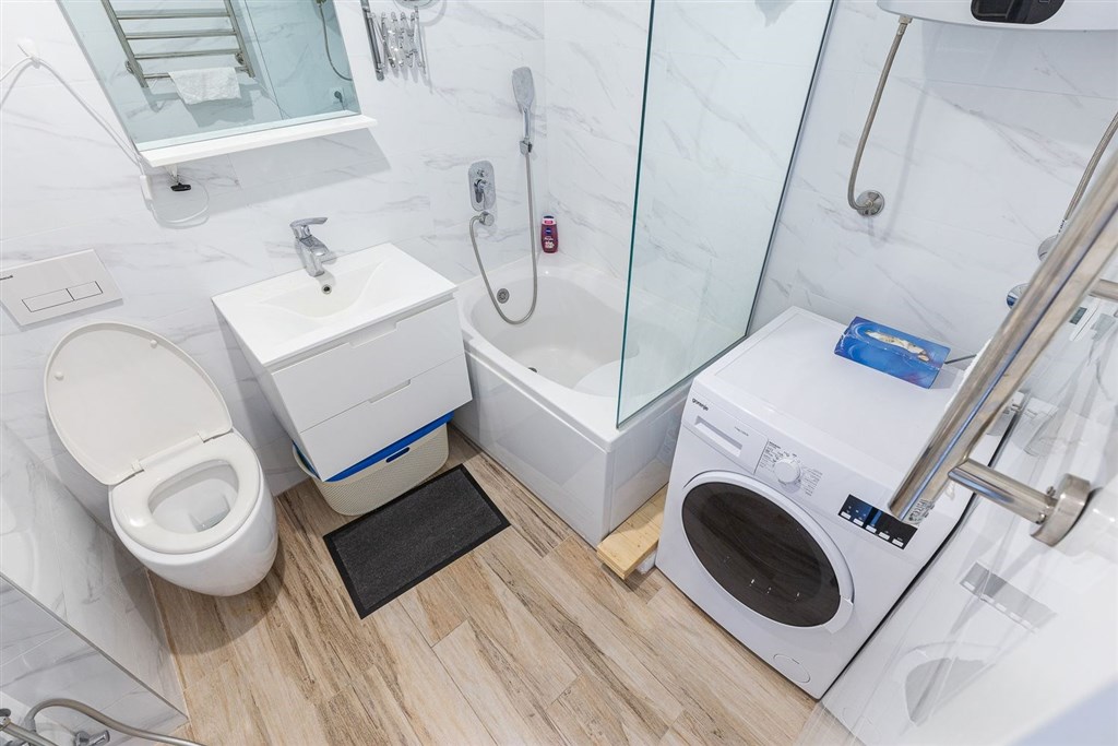 na-prodej-penthouse-s-vyhledem-na-more-a-stresni-terasou-becici-cerna-hora