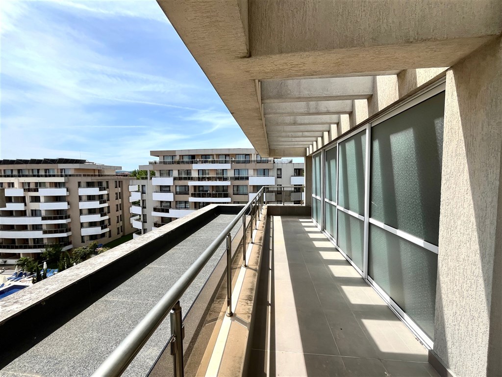 na-prodej-velmi-pekny-a-prostorny-apartman-s-velkymi-terasami-s-vyhledem-na-more-a-v-jeho-tesne-blizkosti-carevo-bulharsko