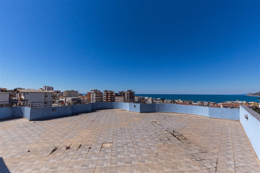 na-prodej-vicepodlazni-dum-s-16ti-loznicemi-s-kapacitou-mensiho-hotelu-v-dobre-vode-cerna-hora