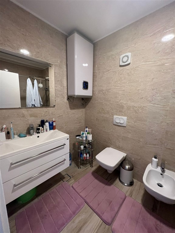 na-prodej-stylovy-dvouloznicovy-apartman-jen-par-kroku-od-more-dobra-voda-cerne-hora