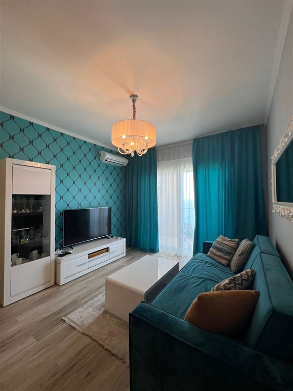 na-prodej-stylovy-dvouloznicovy-apartman-jen-par-kroku-od-more-dobra-voda-cerne-hora