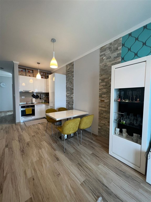 na-prodej-stylovy-dvouloznicovy-apartman-jen-par-kroku-od-more-dobra-voda-cerne-hora