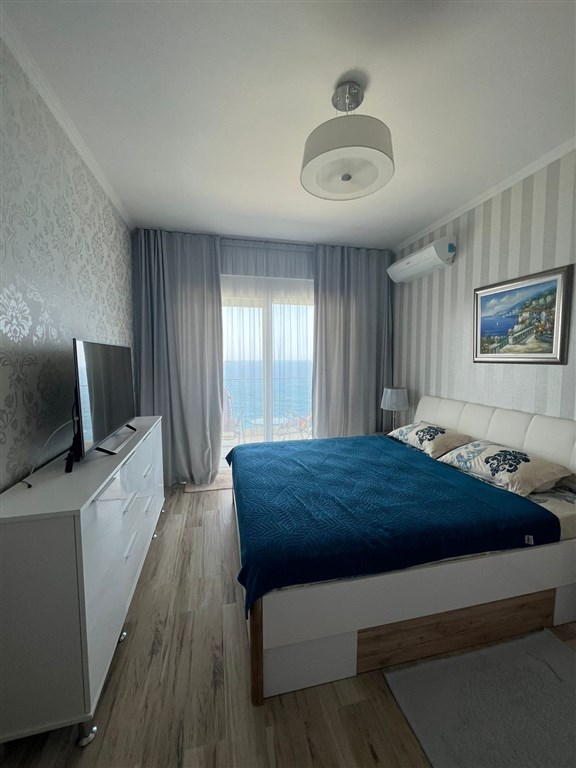 na-prodej-stylovy-dvouloznicovy-apartman-jen-par-kroku-od-more-dobra-voda-cerne-hora