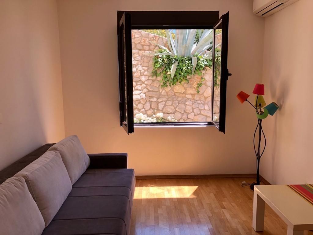 na-prodej-luxusni-apartman-v-prvni-rade-s-panoramatickym-vyhledem-na-more-dobra-voda-cerna-hora