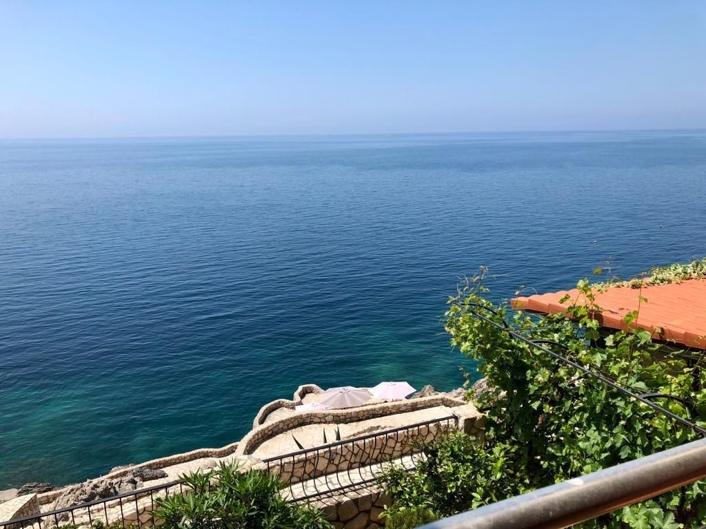 na-prodej-luxusni-apartman-v-prvni-rade-s-panoramatickym-vyhledem-na-more-dobra-voda-cerna-hora