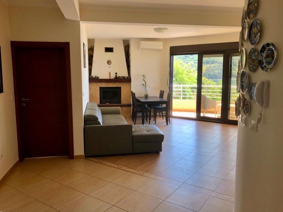 na-prodej-luxusni-apartman-v-prvni-rade-s-panoramatickym-vyhledem-na-more-dobra-voda-cerna-hora