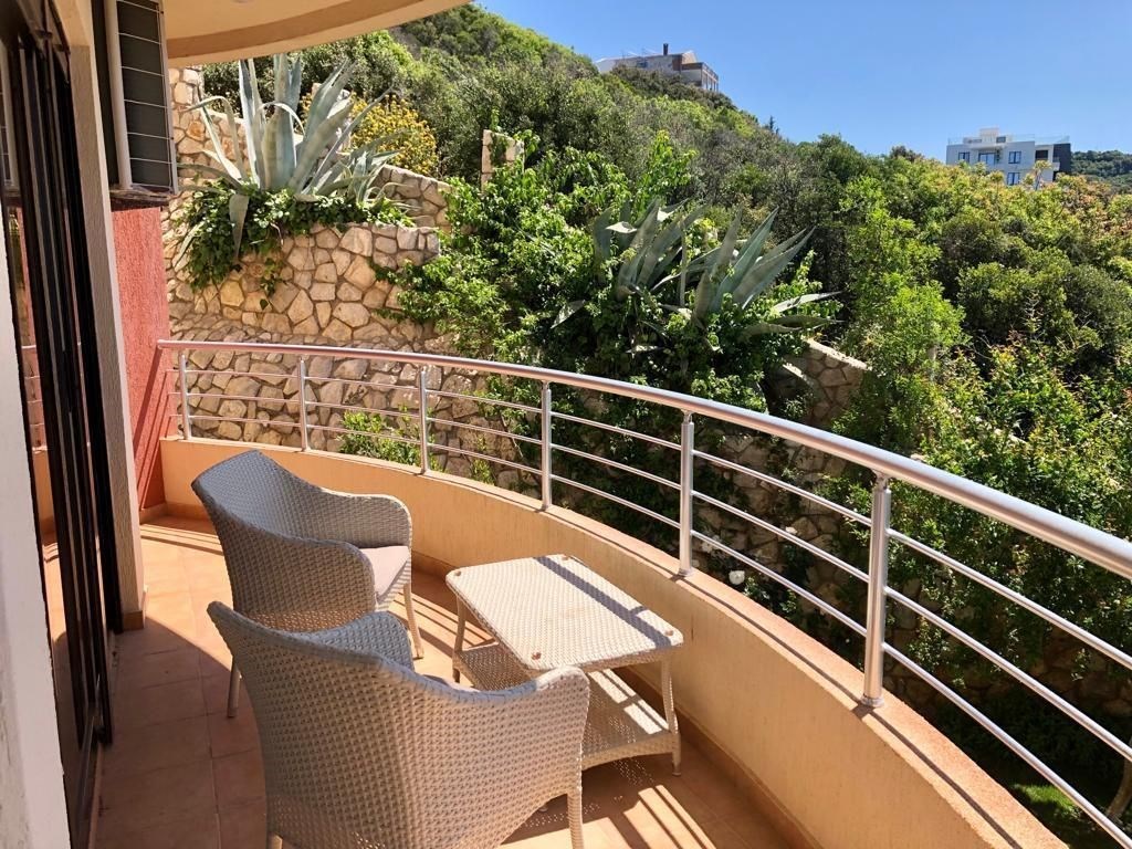 na-prodej-luxusni-apartman-v-prvni-rade-s-panoramatickym-vyhledem-na-more-dobra-voda-cerna-hora