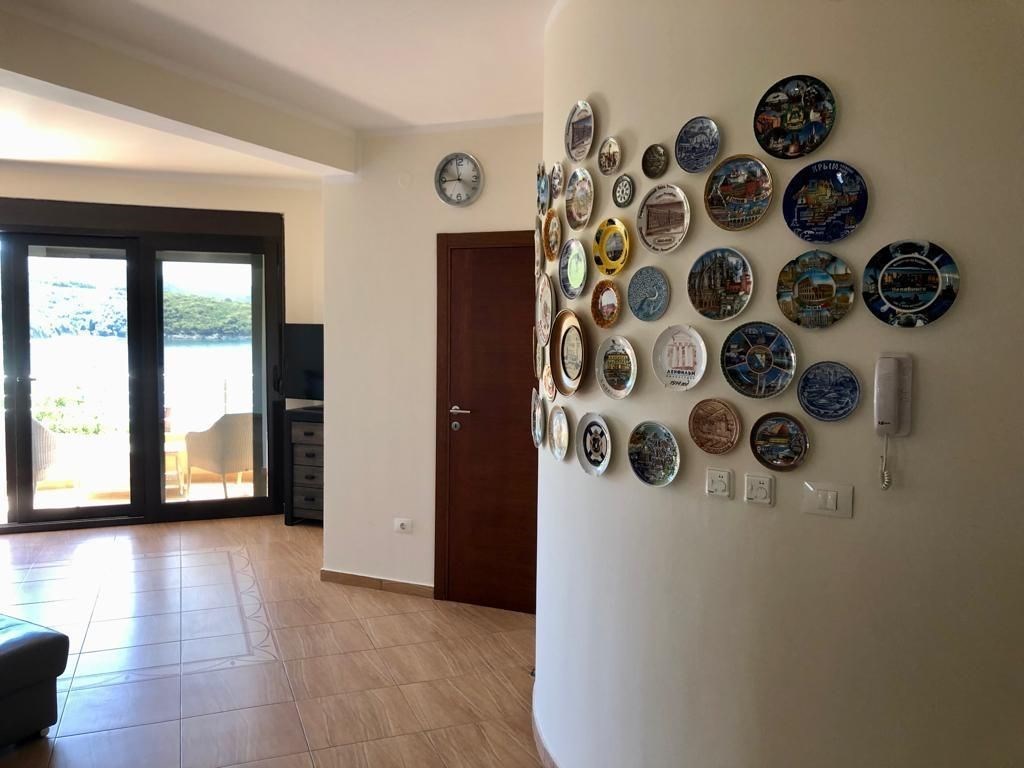 na-prodej-luxusni-apartman-v-prvni-rade-s-panoramatickym-vyhledem-na-more-dobra-voda-cerna-hora