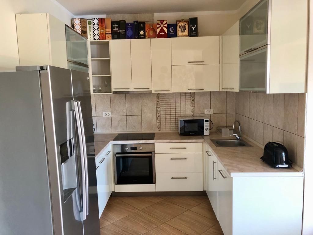 na-prodej-luxusni-apartman-v-prvni-rade-s-panoramatickym-vyhledem-na-more-dobra-voda-cerna-hora