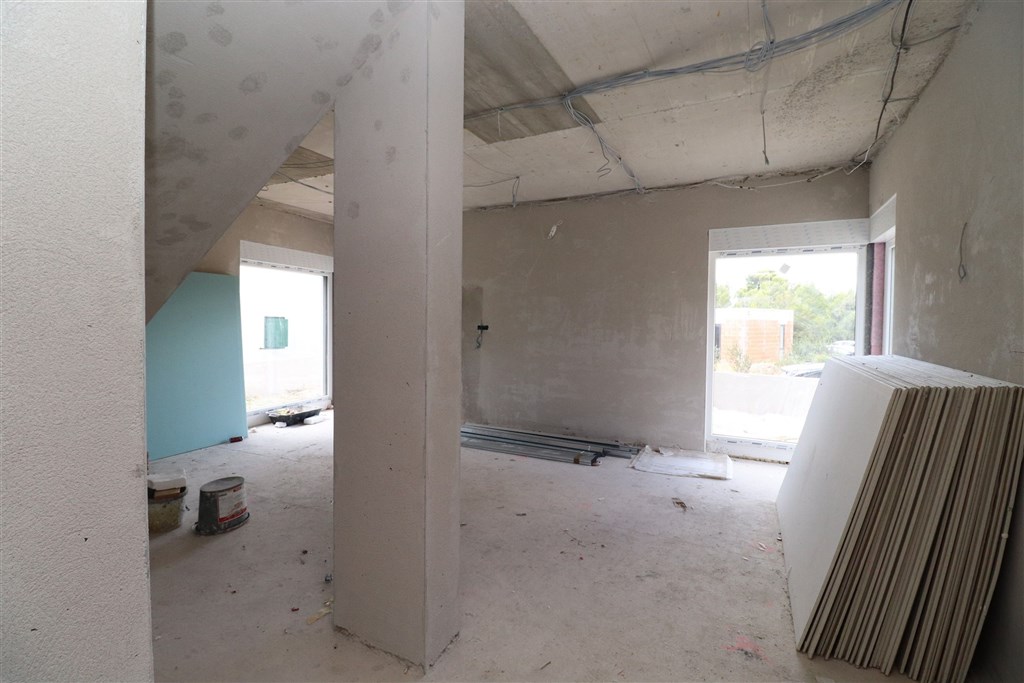 na-prodej-novy-a-moderni-radovy-dum-v-klidne-lokalite-par-metru-od-more-zaboric-chorvatsko