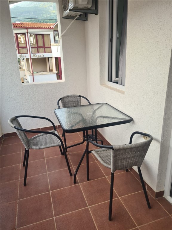 na-prodej-dvoupatrovy-dum-blizko-more-v-dobre-vode-cerna-hora