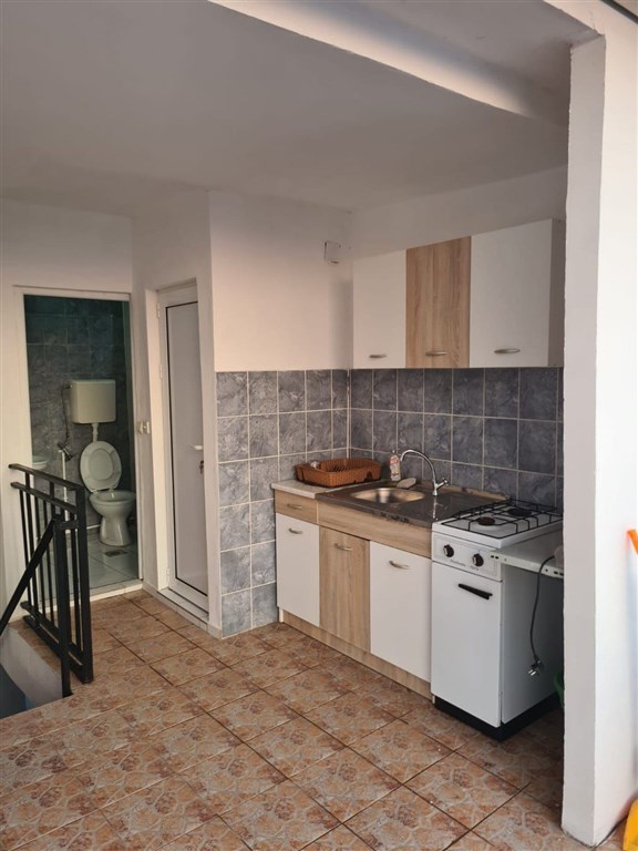 na-prodej-dvoupatrovy-dum-blizko-more-v-dobre-vode-cerna-hora