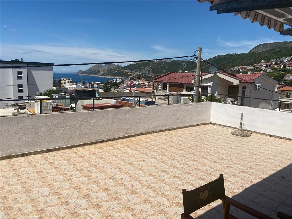 na-prodej-dvoupatrovy-dum-blizko-more-v-dobre-vode-cerna-hora