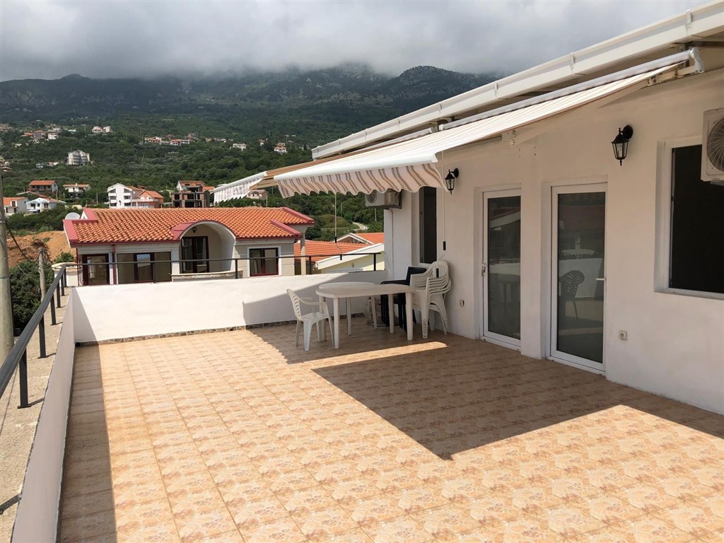 na-prodej-dvoupatrovy-dum-blizko-more-v-dobre-vode-cerna-hora