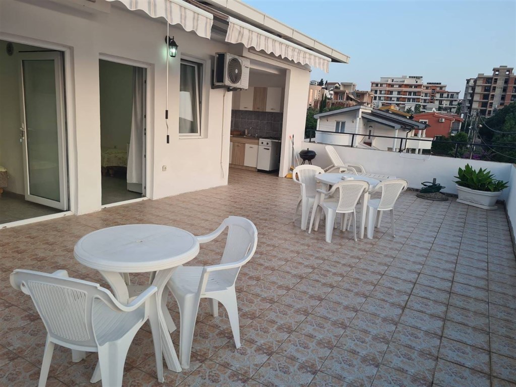 na-prodej-dvoupatrovy-dum-blizko-more-v-dobre-vode-cerna-hora