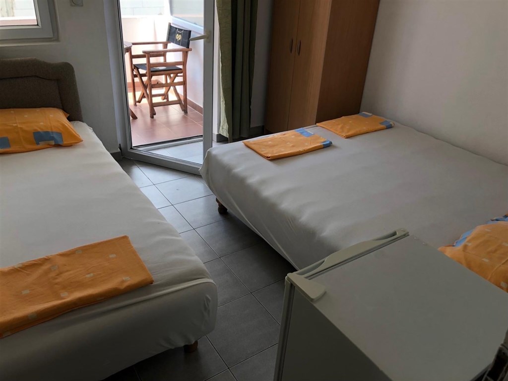 na-prodej-dvoupatrovy-dum-blizko-more-v-dobre-vode-cerna-hora