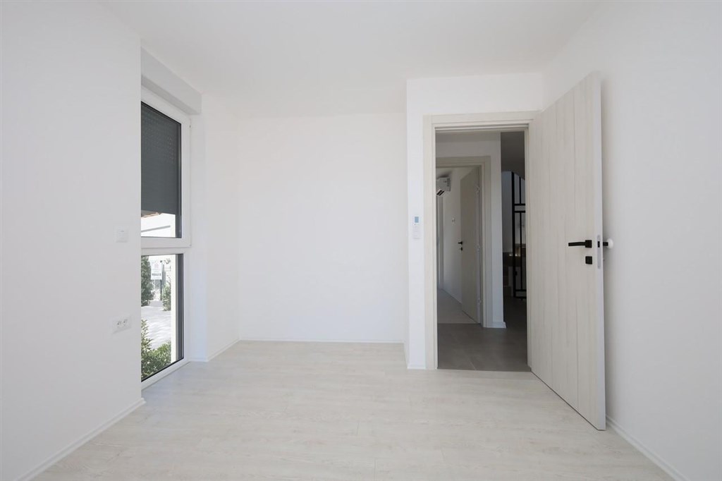 na-prodej-utulny-radovy-dum-se-stresni-terasou-a-vyhledem-na-more-tisno-chorvatsko