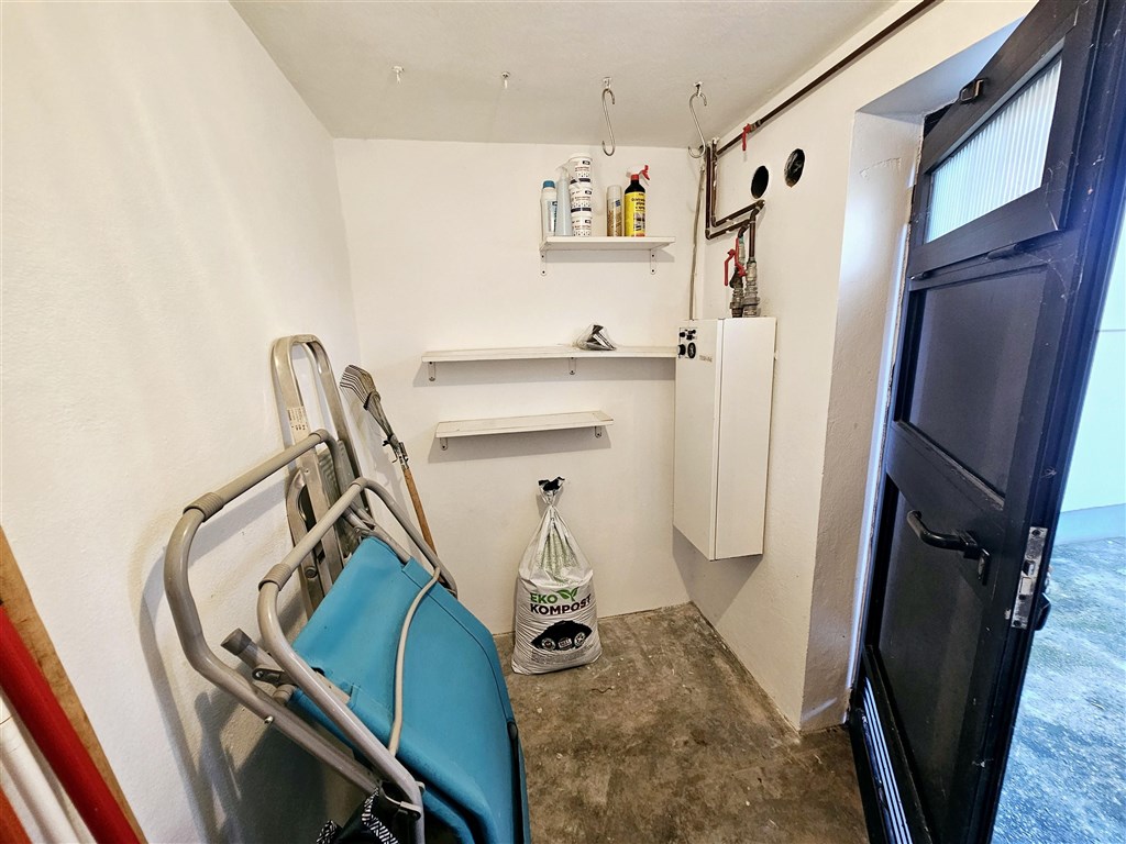 na-prodej-utulny-apartman-s-jednou-loznici-pouhych-50-m-od-more-a-plaze-malinska-ostrov-krk-chorvatsko