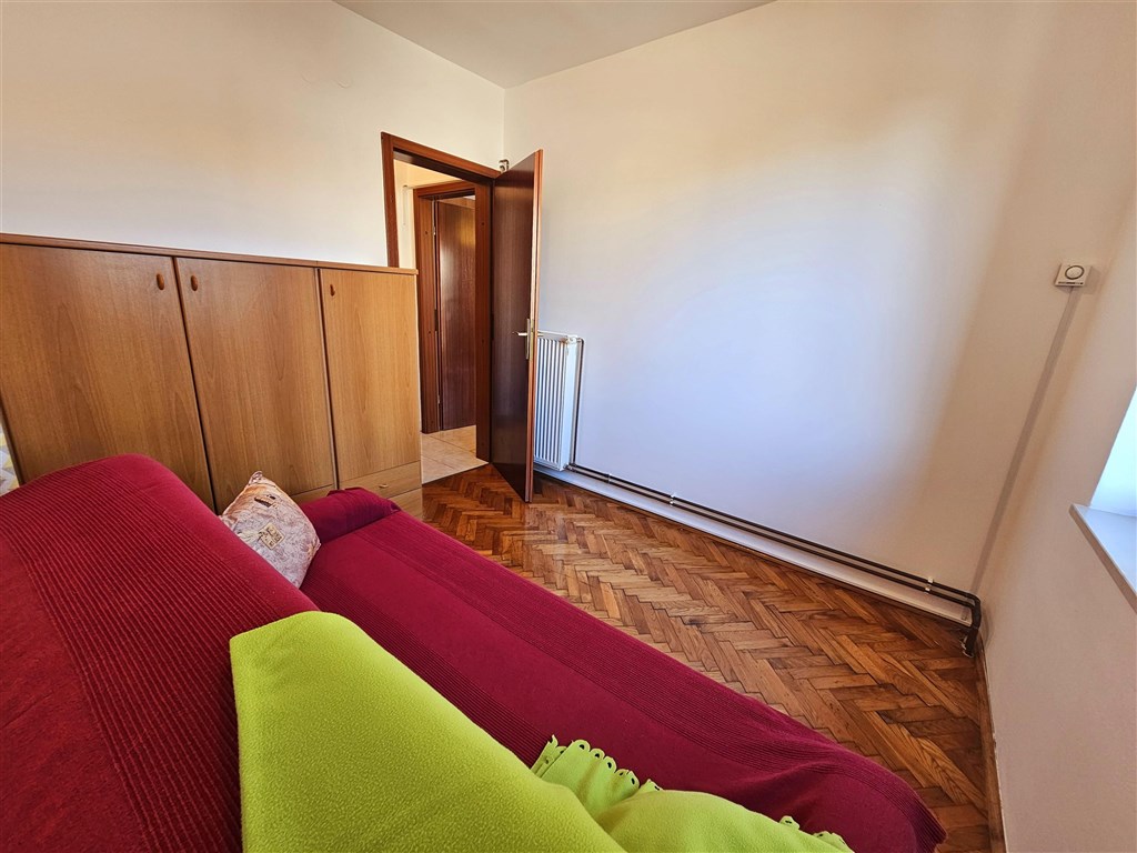 na-prodej-utulny-apartman-s-jednou-loznici-pouhych-50-m-od-more-a-plaze-malinska-ostrov-krk-chorvatsko