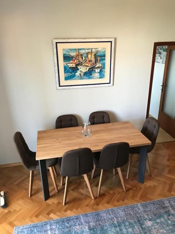 na-prodej-velmi-prostorny-mezonetovy-apartman-s-krasnymi-vyhledy-na-more-malinska-ostrov-krk-chorvatsko