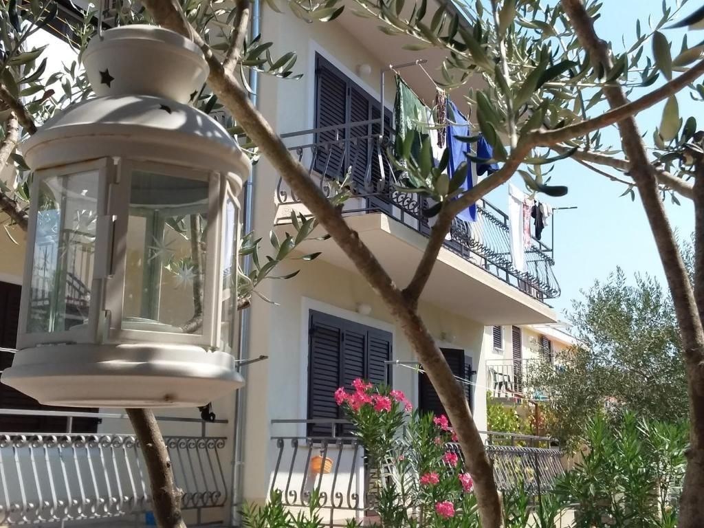 na-prodej-velmi-prostorny-mezonetovy-apartman-s-krasnymi-vyhledy-na-more-malinska-ostrov-krk-chorvatsko