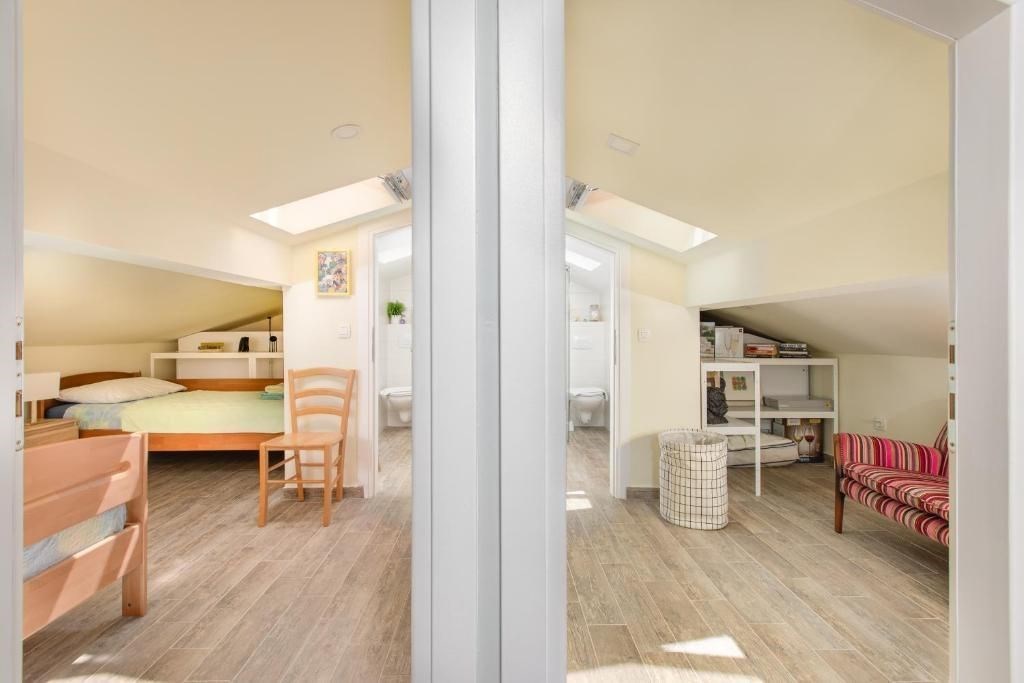 na-prodej-velmi-prostorny-mezonetovy-apartman-s-krasnymi-vyhledy-na-more-malinska-ostrov-krk-chorvatsko