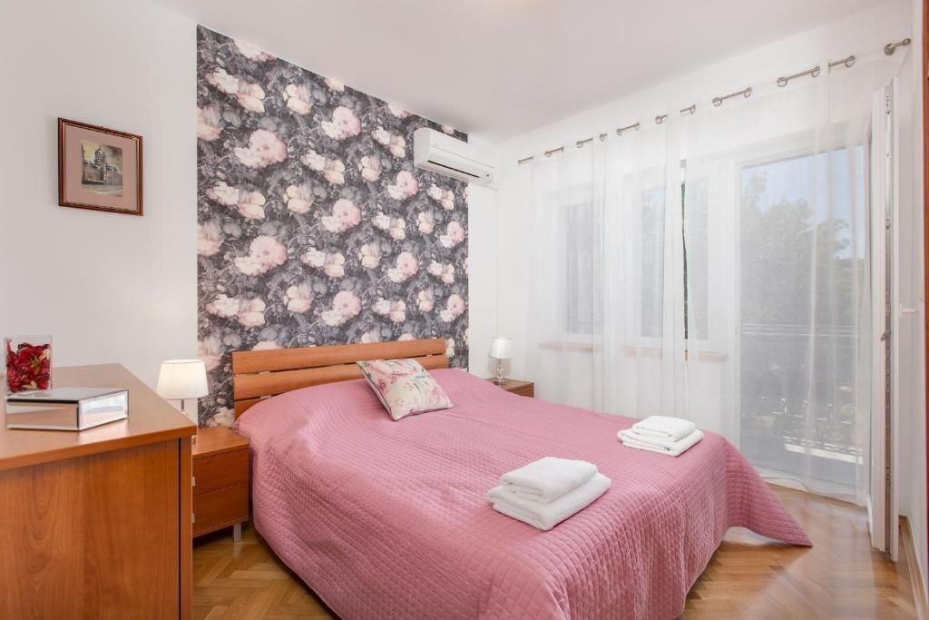 na-prodej-velmi-prostorny-mezonetovy-apartman-s-krasnymi-vyhledy-na-more-malinska-ostrov-krk-chorvatsko