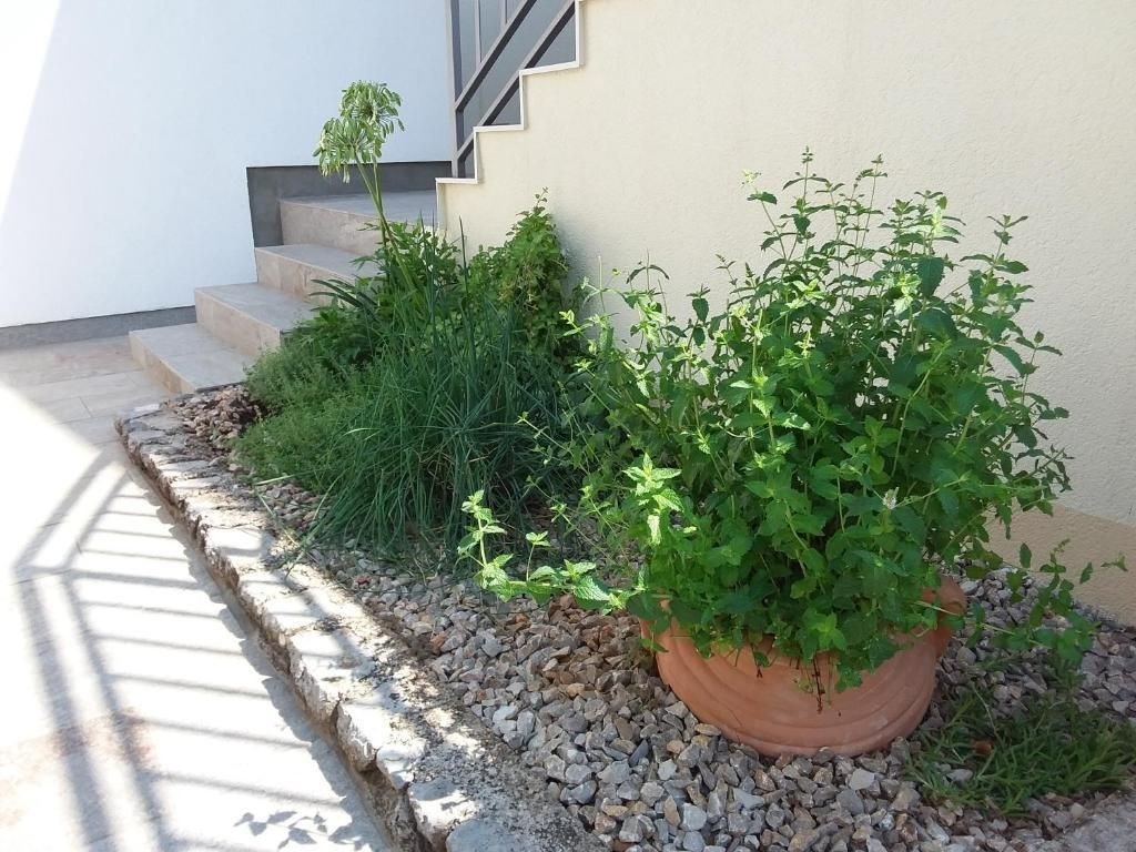 na-prodej-velmi-prostorny-mezonetovy-apartman-s-krasnymi-vyhledy-na-more-malinska-ostrov-krk-chorvatsko