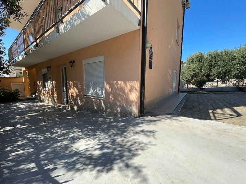 na-prodej-apartmanovy-dum-s-vyhledem-na-more-podaca-chorvatsko