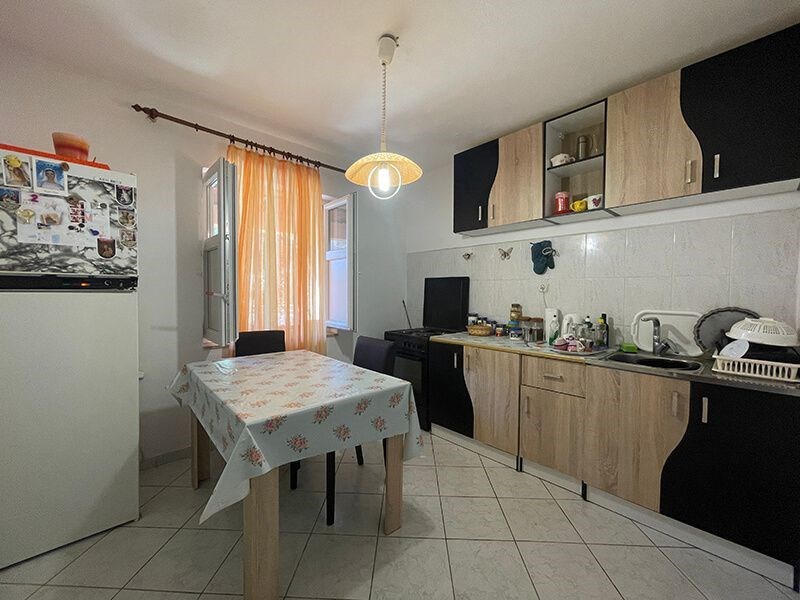 na-prodej-apartmanovy-dum-s-vyhledem-na-more-podaca-chorvatsko