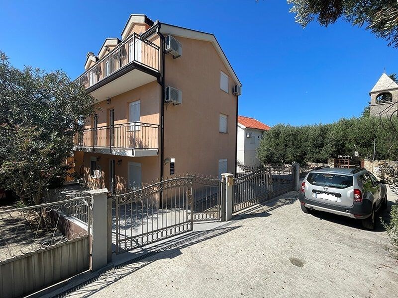 na-prodej-apartmanovy-dum-s-vyhledem-na-more-podaca-chorvatsko