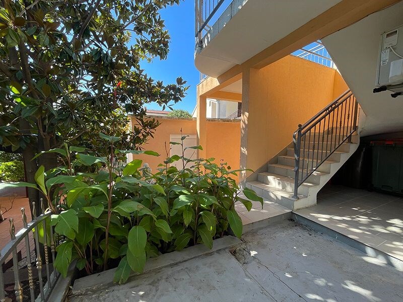 na-prodej-apartmanovy-dum-s-vyhledem-na-more-podaca-chorvatsko