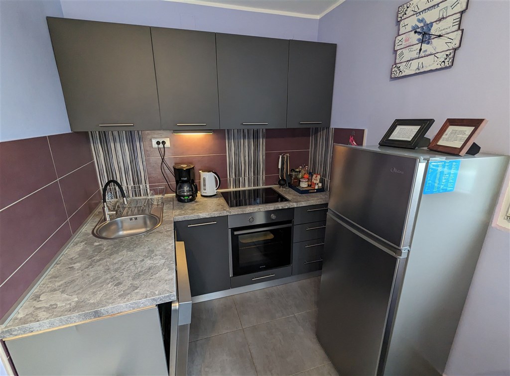 na-prodej-pekny-dum-se-4-apartmany-v-blizkosti-plaze-tisno-chorvatsko