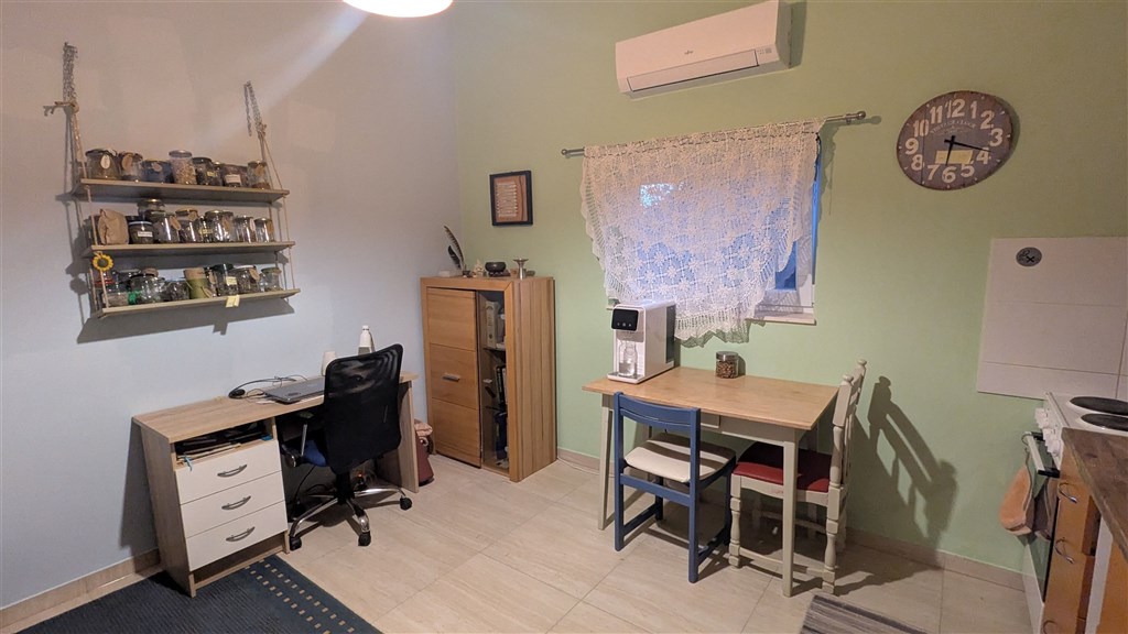 na-prodej-pekny-dum-se-4-apartmany-v-blizkosti-plaze-tisno-chorvatsko