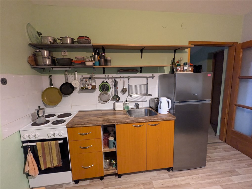 na-prodej-pekny-dum-se-4-apartmany-v-blizkosti-plaze-tisno-chorvatsko