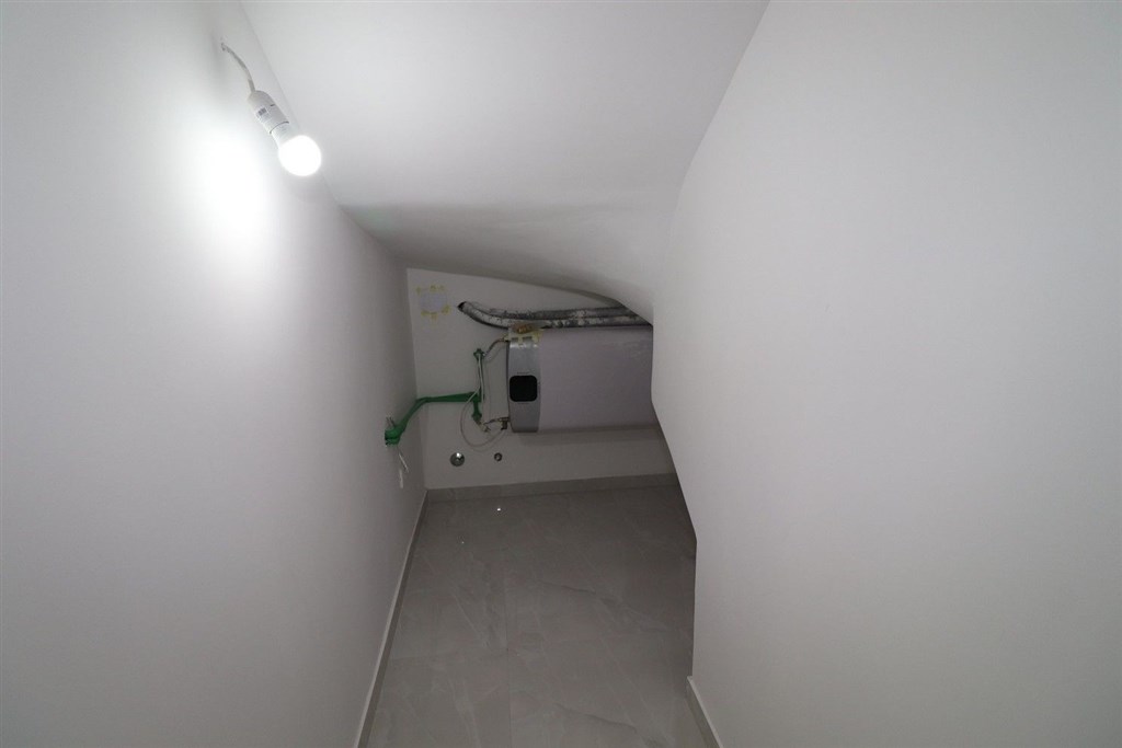 na-prodej-novy-utulny-dum-polovina-dvojdomku-se-4-loznicemi-blizko-more-a-plaze-vodice-chorvatsko