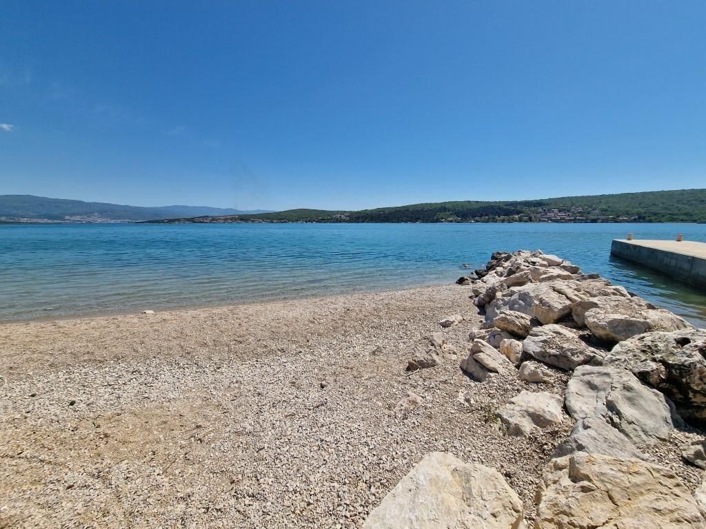 na-prodej-zrenovovany-apartman-s-vyhledem-na-more-krk-chorvatsko