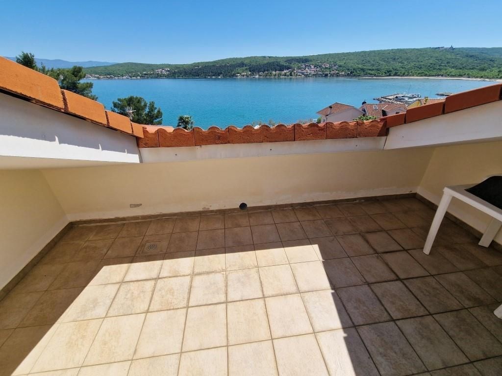 na-prodej-zrenovovany-apartman-s-vyhledem-na-more-krk-chorvatsko