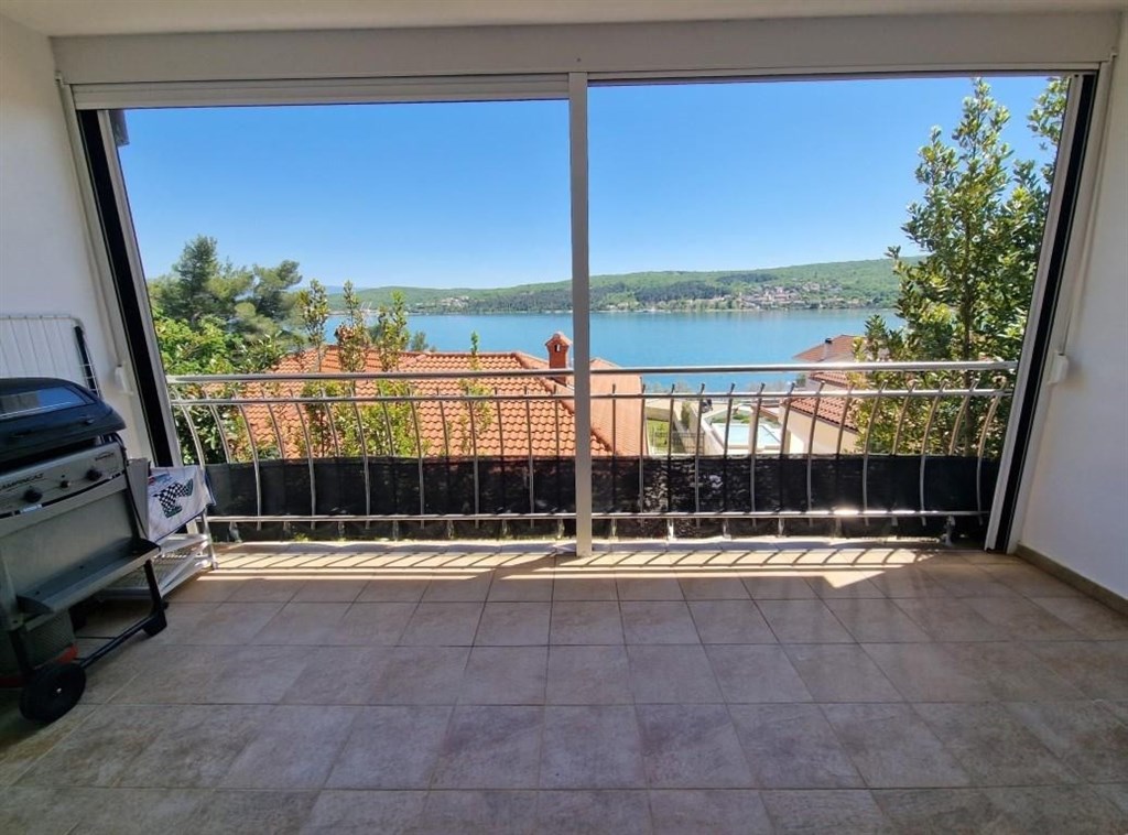 na-prodej-zrenovovany-apartman-s-vyhledem-na-more-krk-chorvatsko