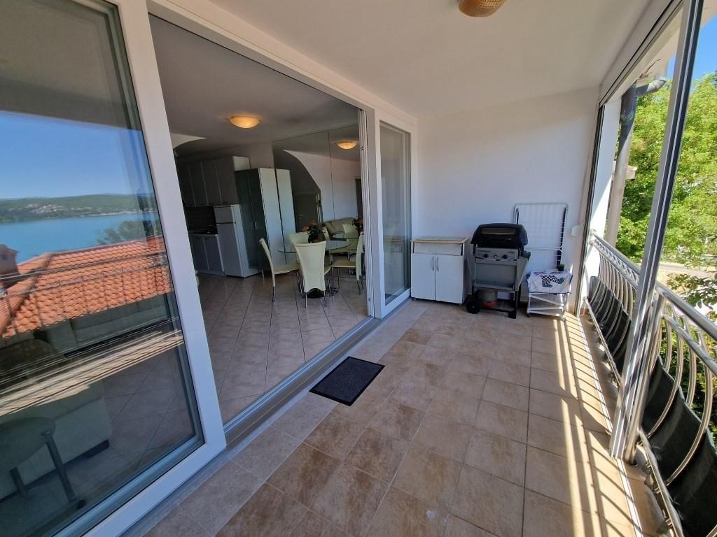 na-prodej-zrenovovany-apartman-s-vyhledem-na-more-krk-chorvatsko