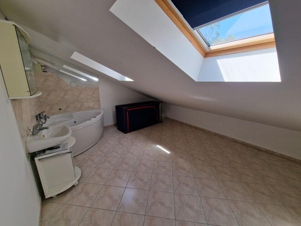 na-prodej-zrenovovany-apartman-s-vyhledem-na-more-krk-chorvatsko