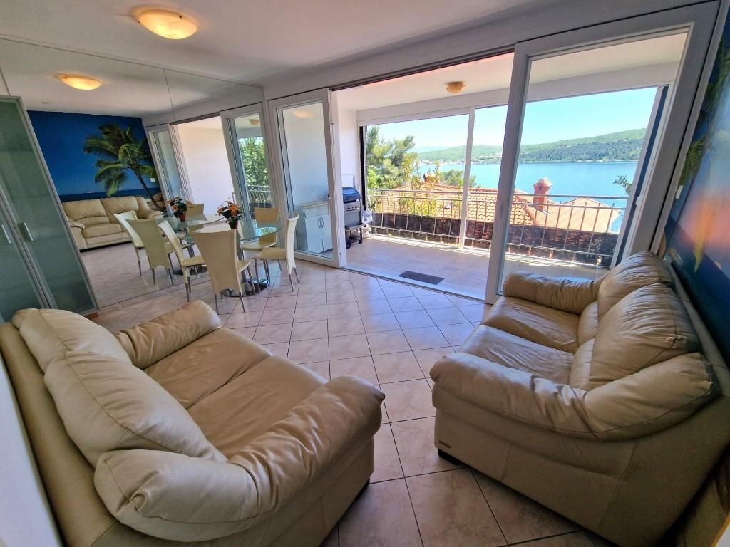 na-prodej-zrenovovany-apartman-s-vyhledem-na-more-krk-chorvatsko
