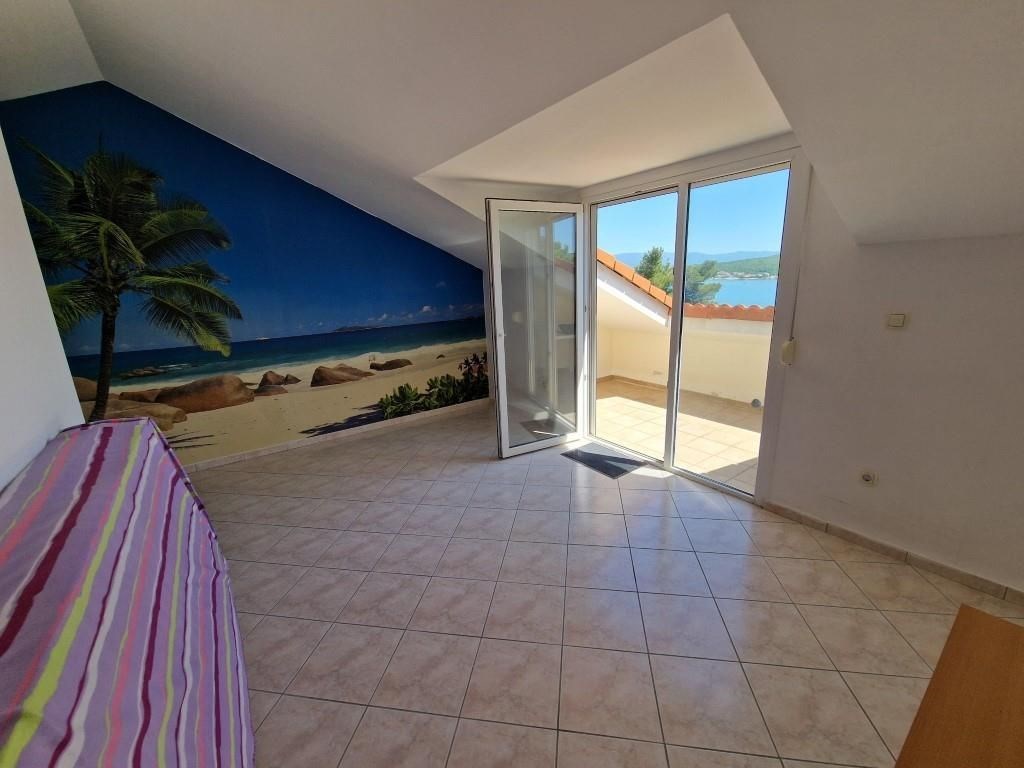 na-prodej-zrenovovany-apartman-s-vyhledem-na-more-krk-chorvatsko