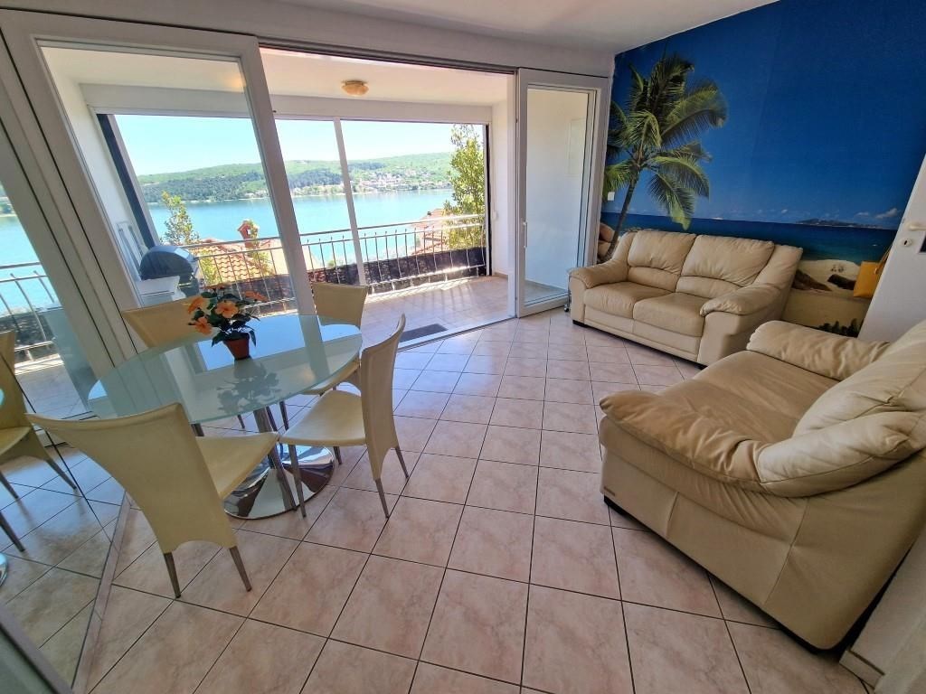 na-prodej-zrenovovany-apartman-s-vyhledem-na-more-krk-chorvatsko