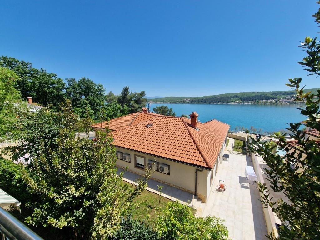 na-prodej-zrenovovany-apartman-s-vyhledem-na-more-krk-chorvatsko