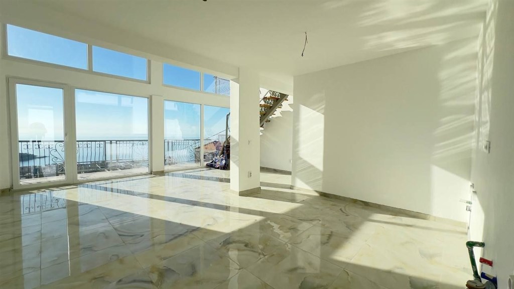 na-prodej-apartmany-s-panoramatrickym-vyhledem-na-more-v-dobre-vode-cerna-hora