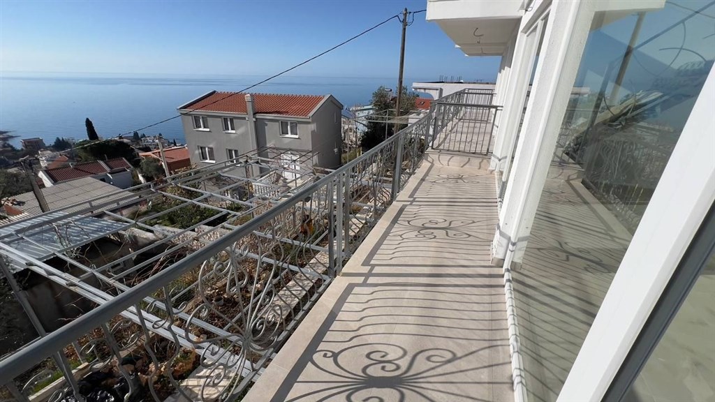 na-prodej-apartmany-s-panoramatrickym-vyhledem-na-more-v-dobre-vode-cerna-hora