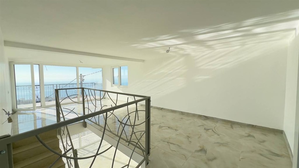 na-prodej-apartmany-s-panoramatrickym-vyhledem-na-more-v-dobre-vode-cerna-hora