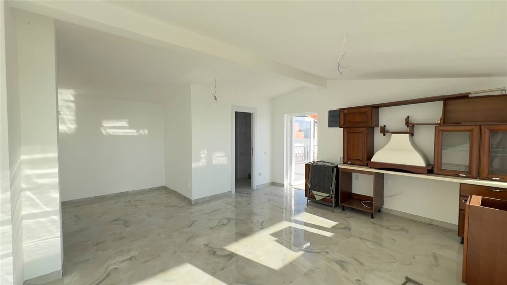 na-prodej-apartmany-s-panoramatrickym-vyhledem-na-more-v-dobre-vode-cerna-hora