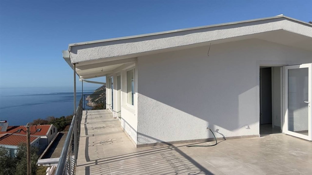 na-prodej-apartmany-s-panoramatrickym-vyhledem-na-more-v-dobre-vode-cerna-hora